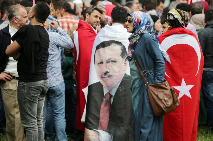 Zwei rechte Demonstrationen in Köln – Eine Pro-Erdogan, eine&nbsp;Contra-Erdogan.